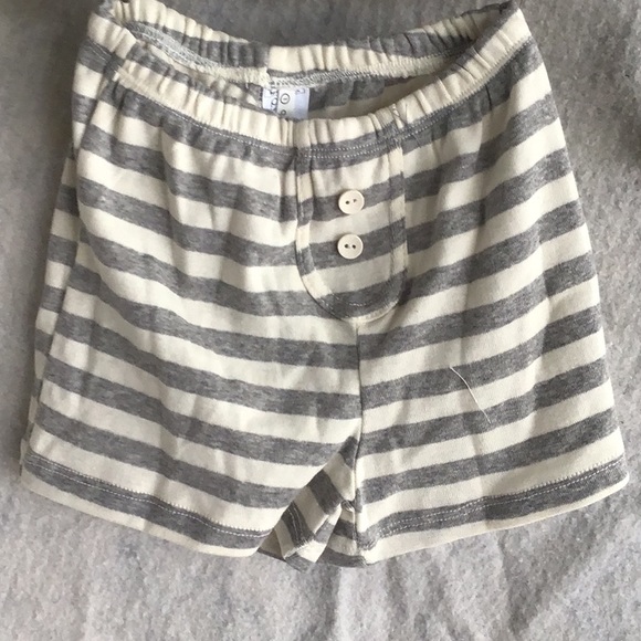 Peekaboo, children’s short set. Sz 4T - Picture 2 of 3